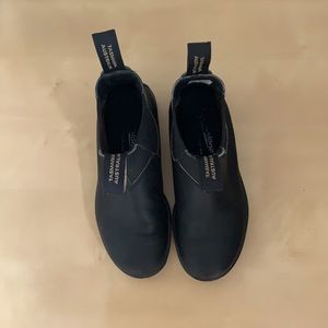 Black Blundstone boots, worn twice with extra pair of new insoles size 4…
